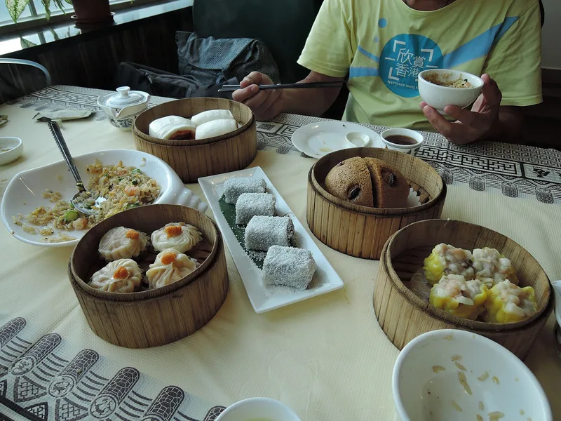 广州早茶怎么吃?几点去、怎么点单、虾饺肠粉煲仔饭一次讲清
