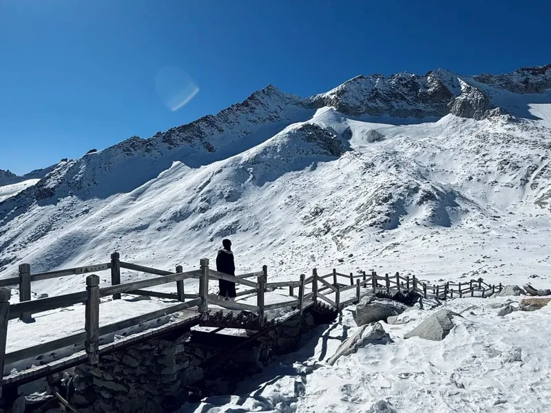 达古冰川自驾攻略（黑水彩林+雪山）